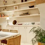 Апартаменты Charming House By Hello Homes *