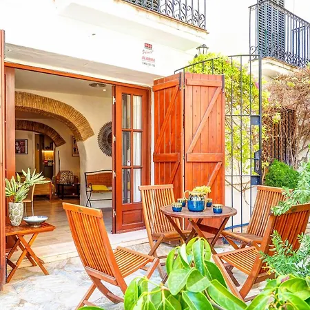 Charming House By Hello Homes *