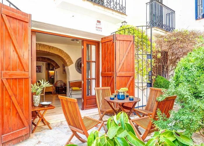 Charming House By Hello Homes *